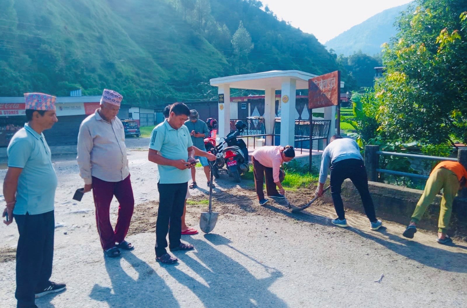 गलकोटमा ‘हाम्रो टिम गलकोट’द्वारा सरसफाइ अभियान तीव्र